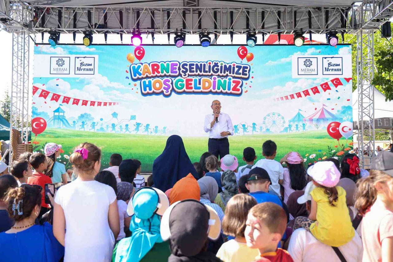 KARNE ŞENLİĞİ'NE KATILAN MERAM BELEDİYE BAŞKANI MUSTAFA KAVUŞ DA (KONUŞMA YAPAN) ÇOCUKLARIN...