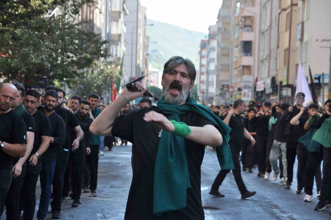 KARS'TA HAZRETİ HÜSEYİN İLE BİRLİKTE KERBELA'DA ŞEHİT EDİLEN 72 YARENİ, ŞEHADETLERİNİN 1387'NCİ...