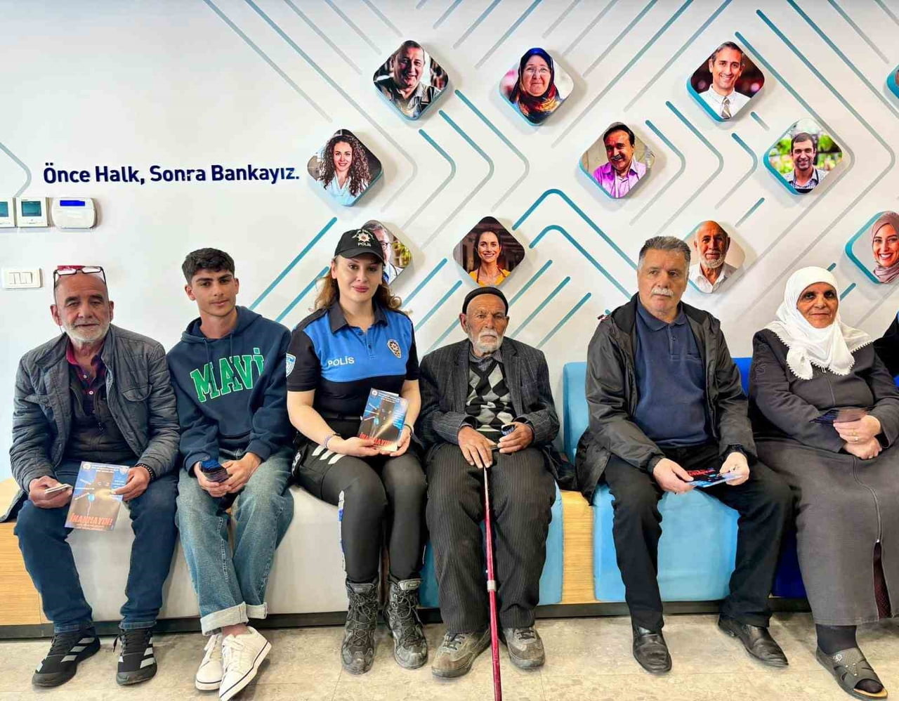 KARS EMNİYETİ’NDEN DOLANDIRICILIĞA KARŞI BİLİNÇLENDİRME SEFERBERLİĞİ(KARS-İHA)