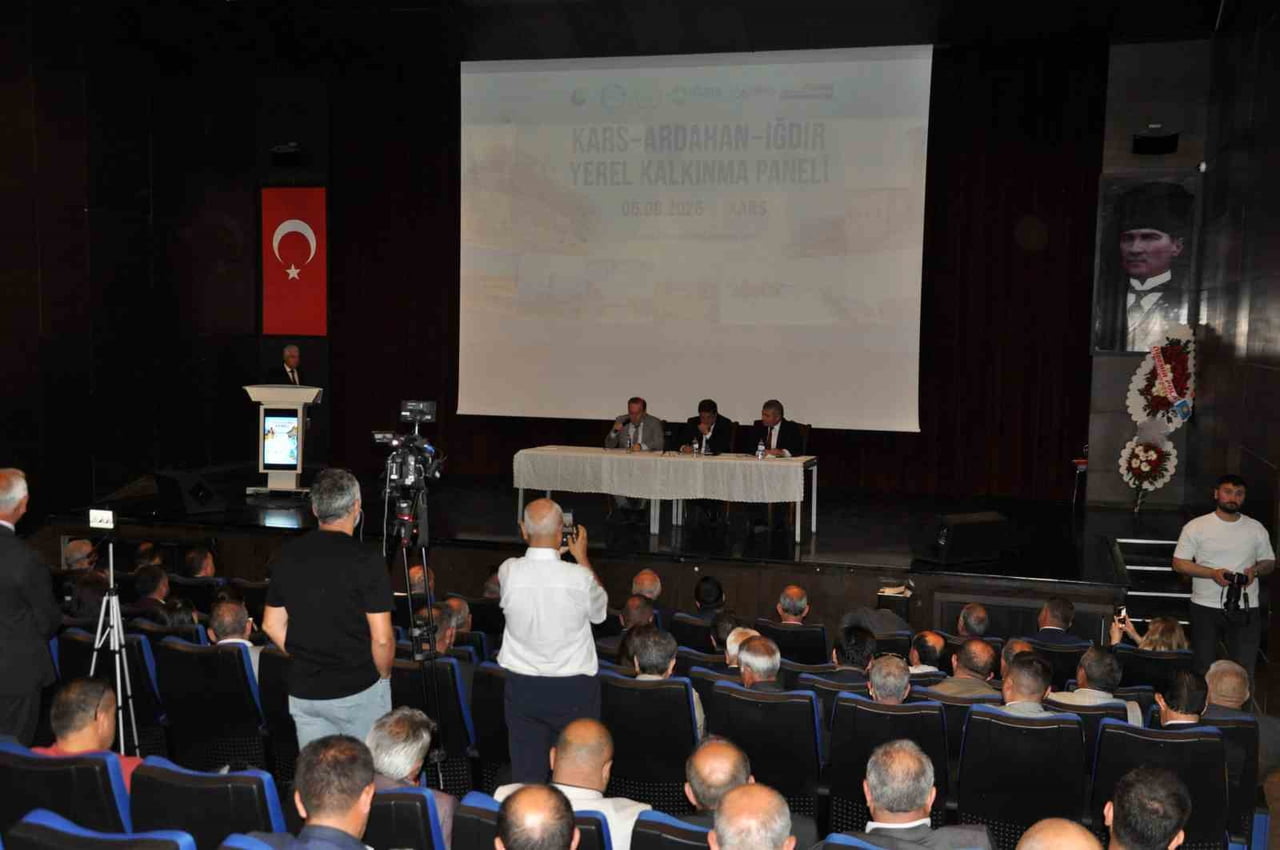 KARS’TA DÜZENLENEN BÖLGE KALKINMA TOPLANTISI’NDA, KARS, ARDAHAN VE IĞDIR’IN EKONOMİK GELECEĞİ...