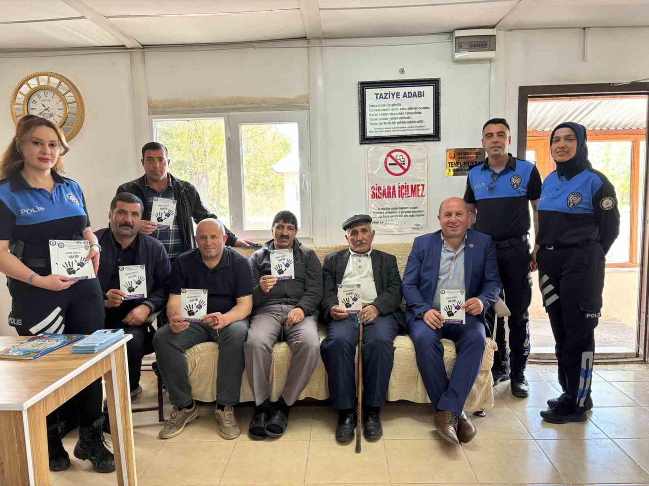 KARS’TA “EMNİYETLİ MAHALLELERDE İLK YARDIM FARKINDALIĞI” PROJESİ VATANDAŞLARLA...