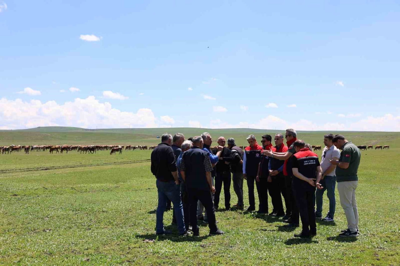 KARS’TA HAYVANCILIĞIN GELECEĞİ MASAYA YATIRILDI(KARS-İHA)