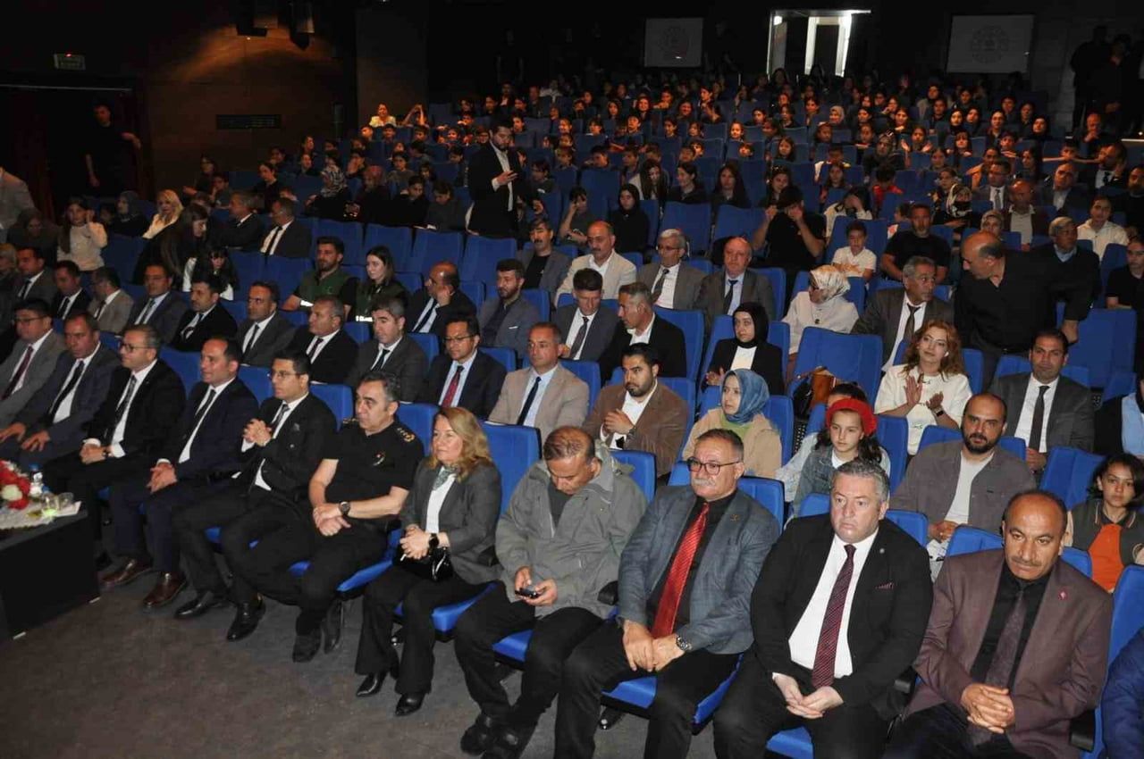 KARS’TA KİTAP SEFERBERLİĞİ: 98 BİN KİTAP OKUNDU, EN ÇOK OKUYAN ÖĞRENCİ VE VELİLER...