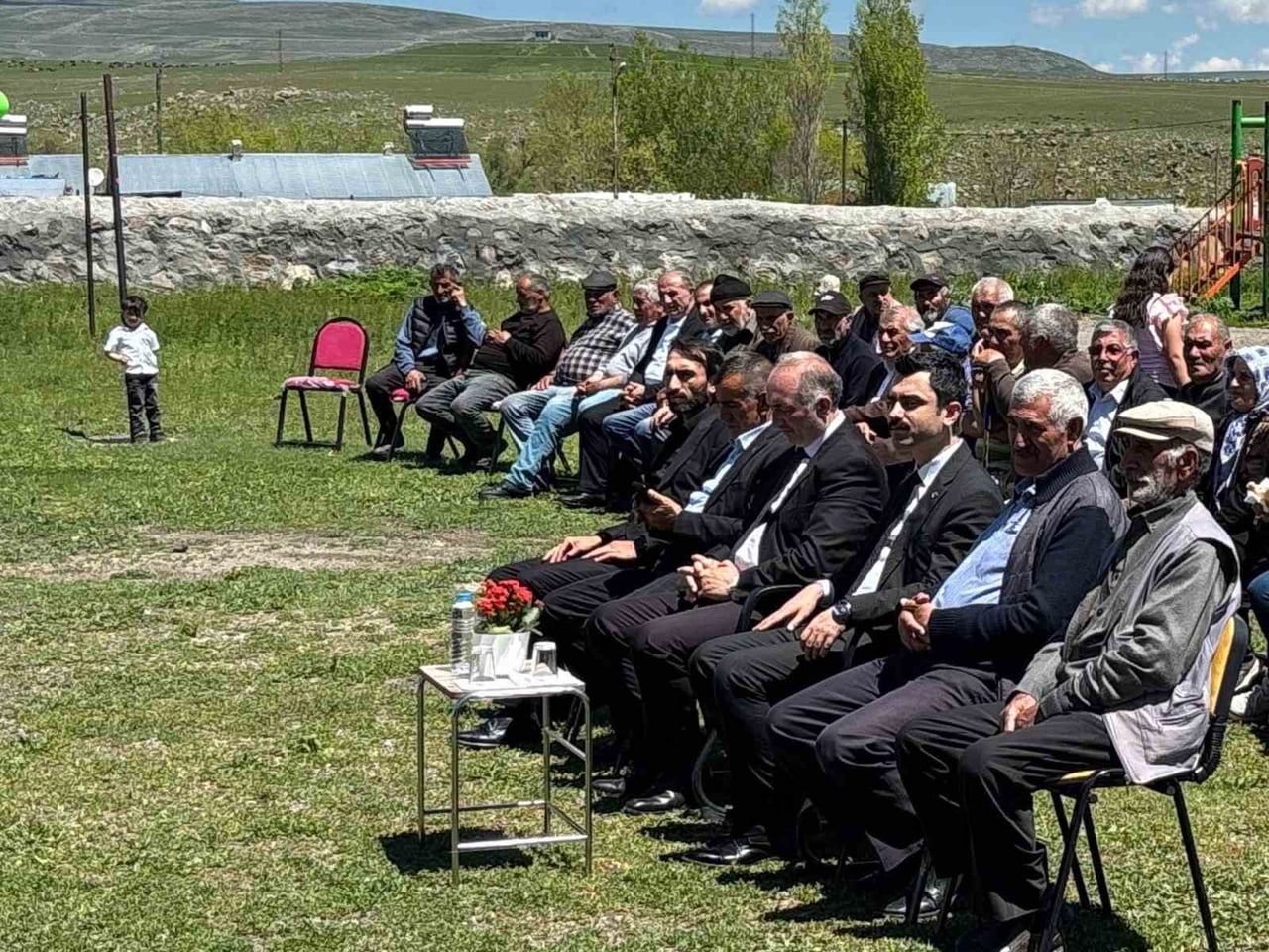 KARS’TA KÖY İLKOKULUNDA YILSONU COŞKUSU(KARS-İHA)