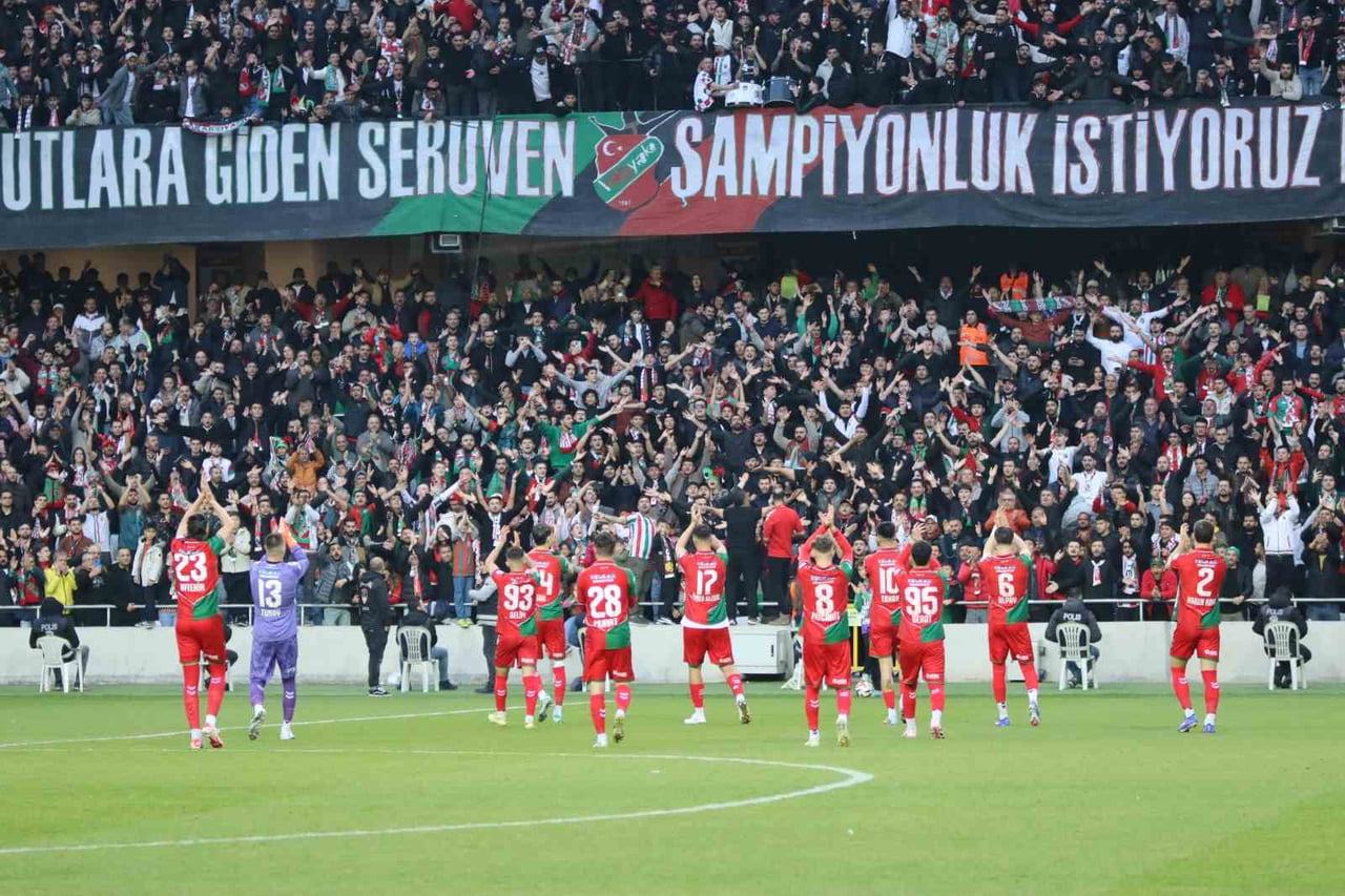 KARŞIYAKA’DA TRANSFER HAREKATI BAŞLIYOR