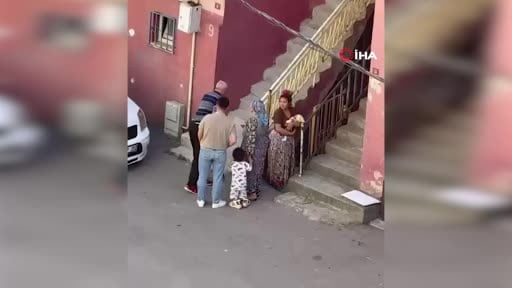 Kartal'da kiracısıyla kavga eden ev sahibinin bıçaklandığı anlar ortaya çıktı