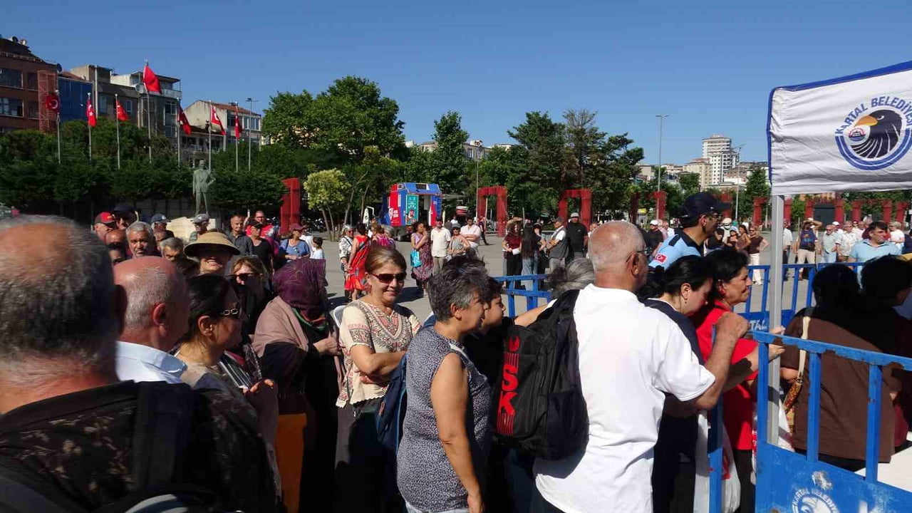 KARTAL BELEDİYESİ VE KARTAL CEMEVİ VAKFI İŞ BİRLİĞİYLE KARTAL MEYDANI’NDA DÜZENLENEN AŞURE...