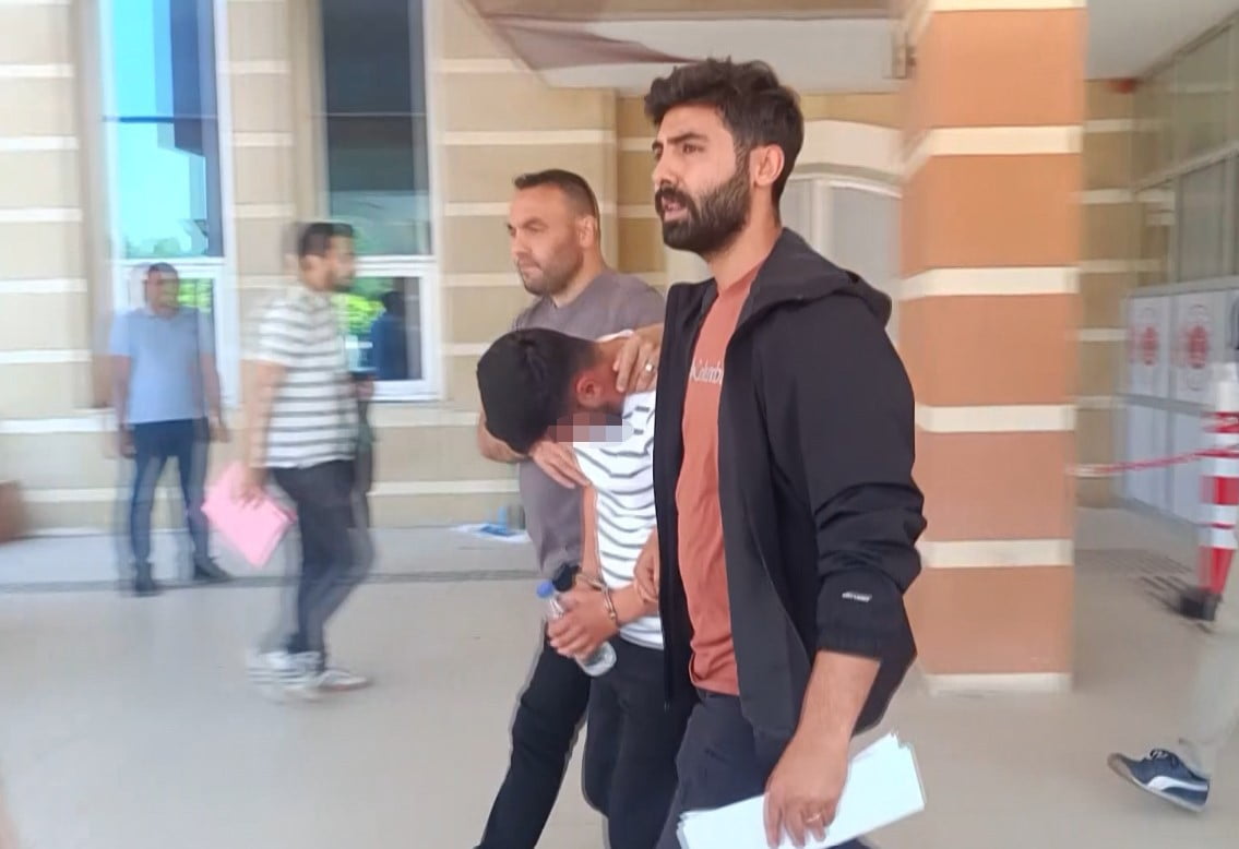 KASTAMONU'DA BİNLERCE SENTETİK ECZA HAPI VE SKUNK MADDESİ İLE YAKALANAN TUTUKLU SANIKLARDAN B.S....