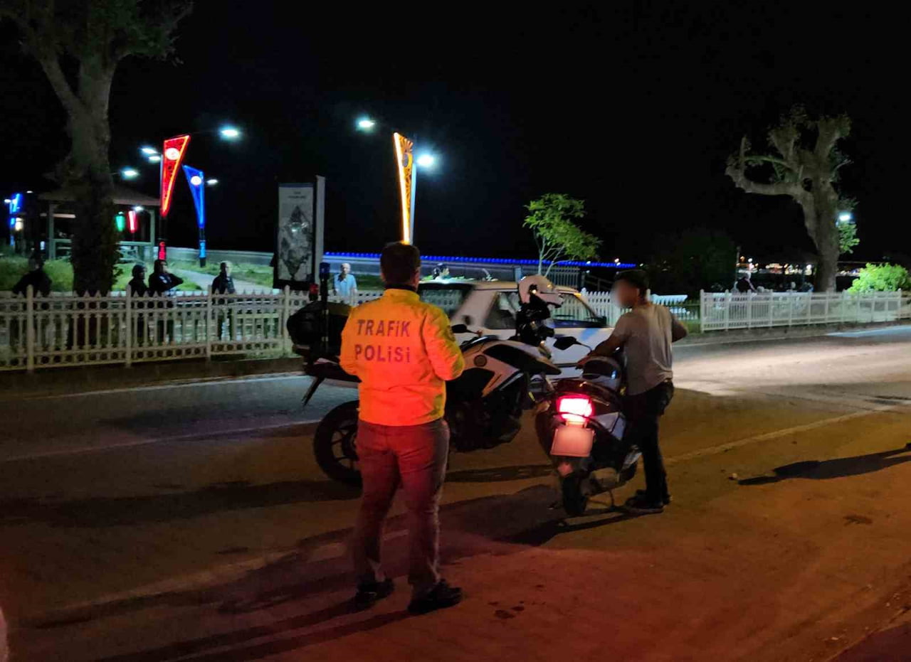 KASTAMONU'NUN CİDE İLÇESİNDE ABART EGZOZ SEBEBİYLE GÜRÜLTÜ KİRLİLİĞİNE SEBEP OLAN MOTOSİKLET...