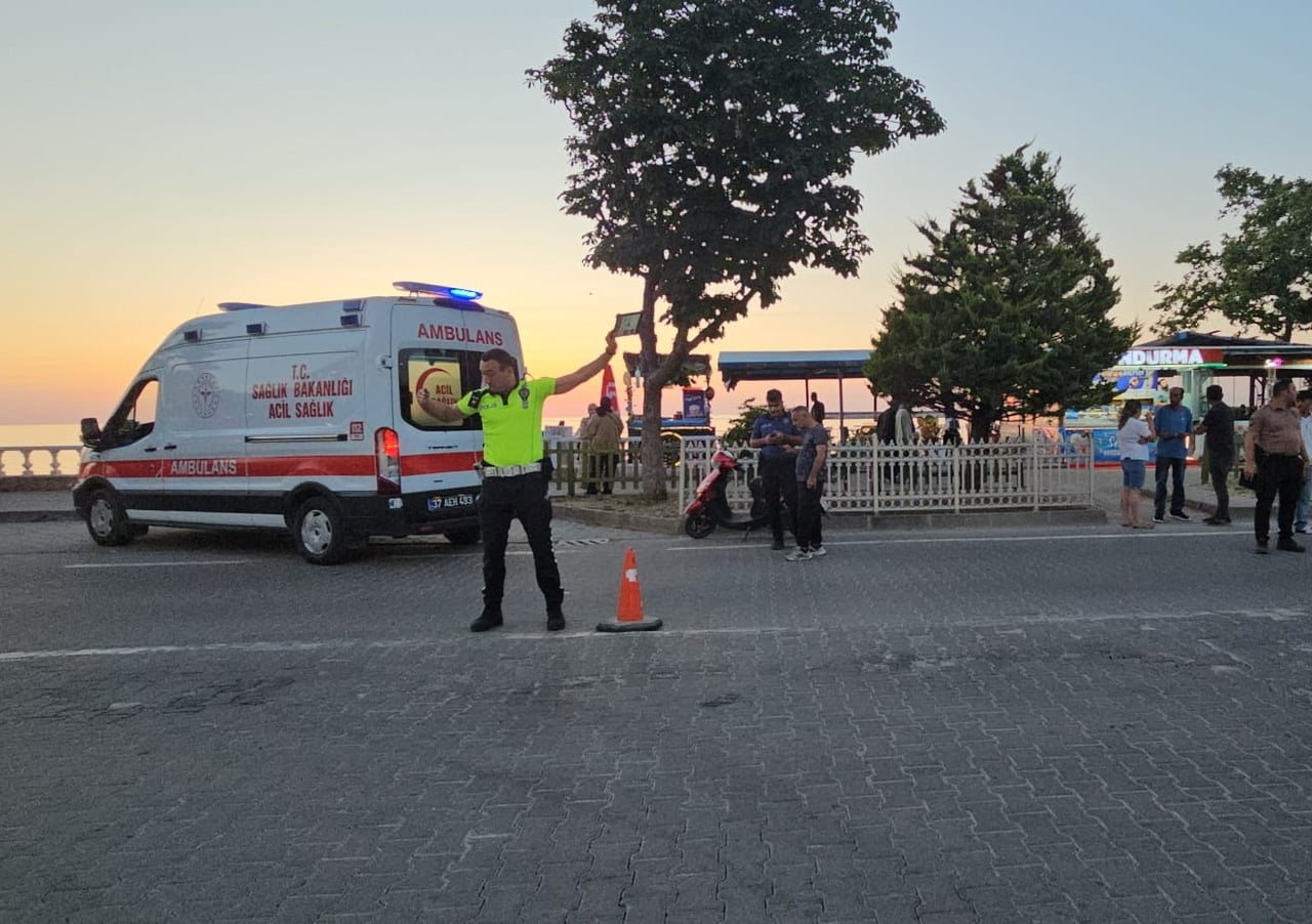 KASTAMONU'NUN CİDE İLÇESİNDE ANİDEN YOLA ATLAYAN YAYA ÇARPAN MOTOSİKLETİN SÜRÜCÜSÜ DÜŞEREK...