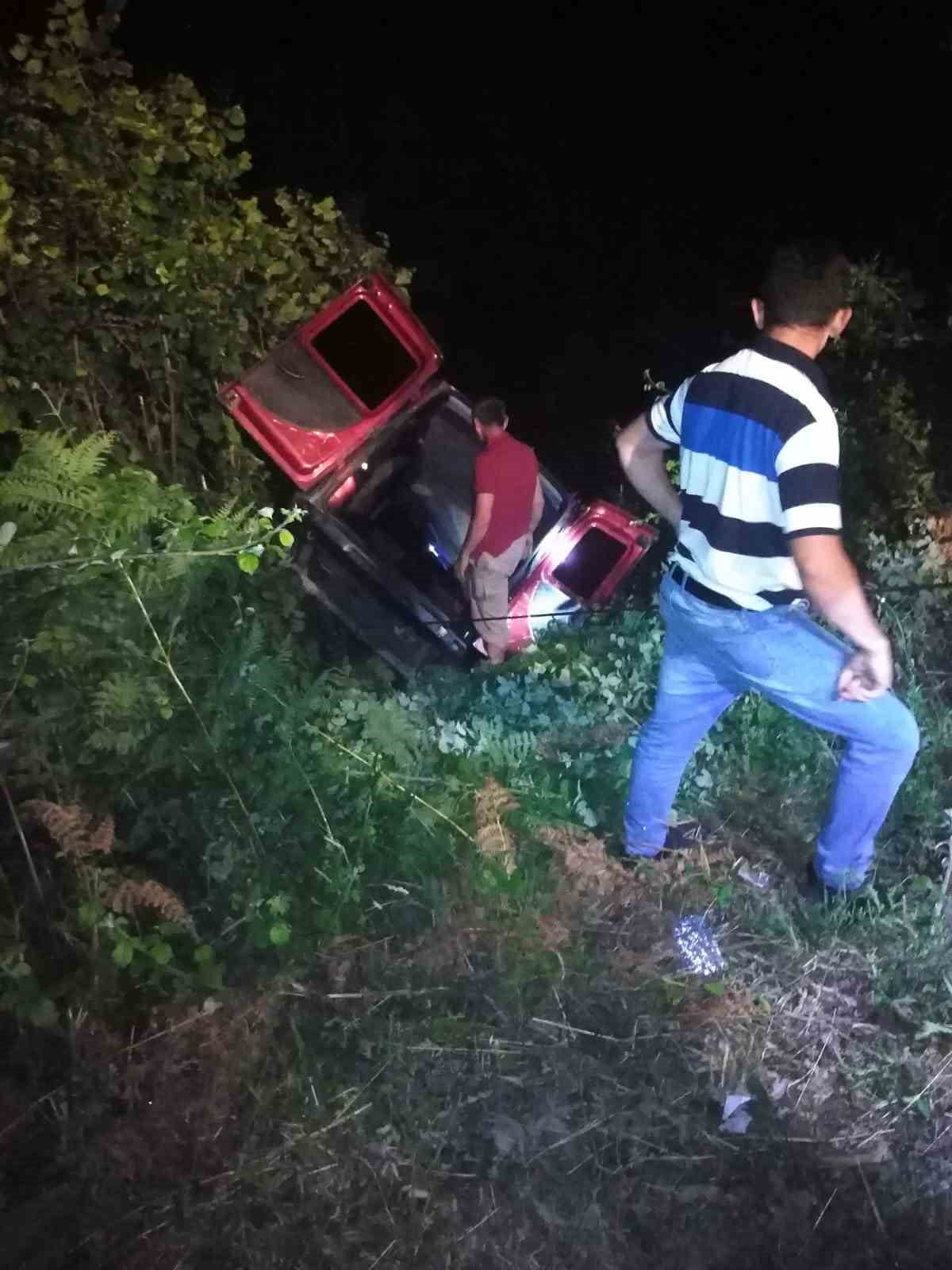 KASTAMONU'NUN CİDE İLÇESİNDE OTOMOBİLİN HAFİF TİCARİ ARACIN YUVARLANMASI NETİCESİNDE 1 KİŞİ...