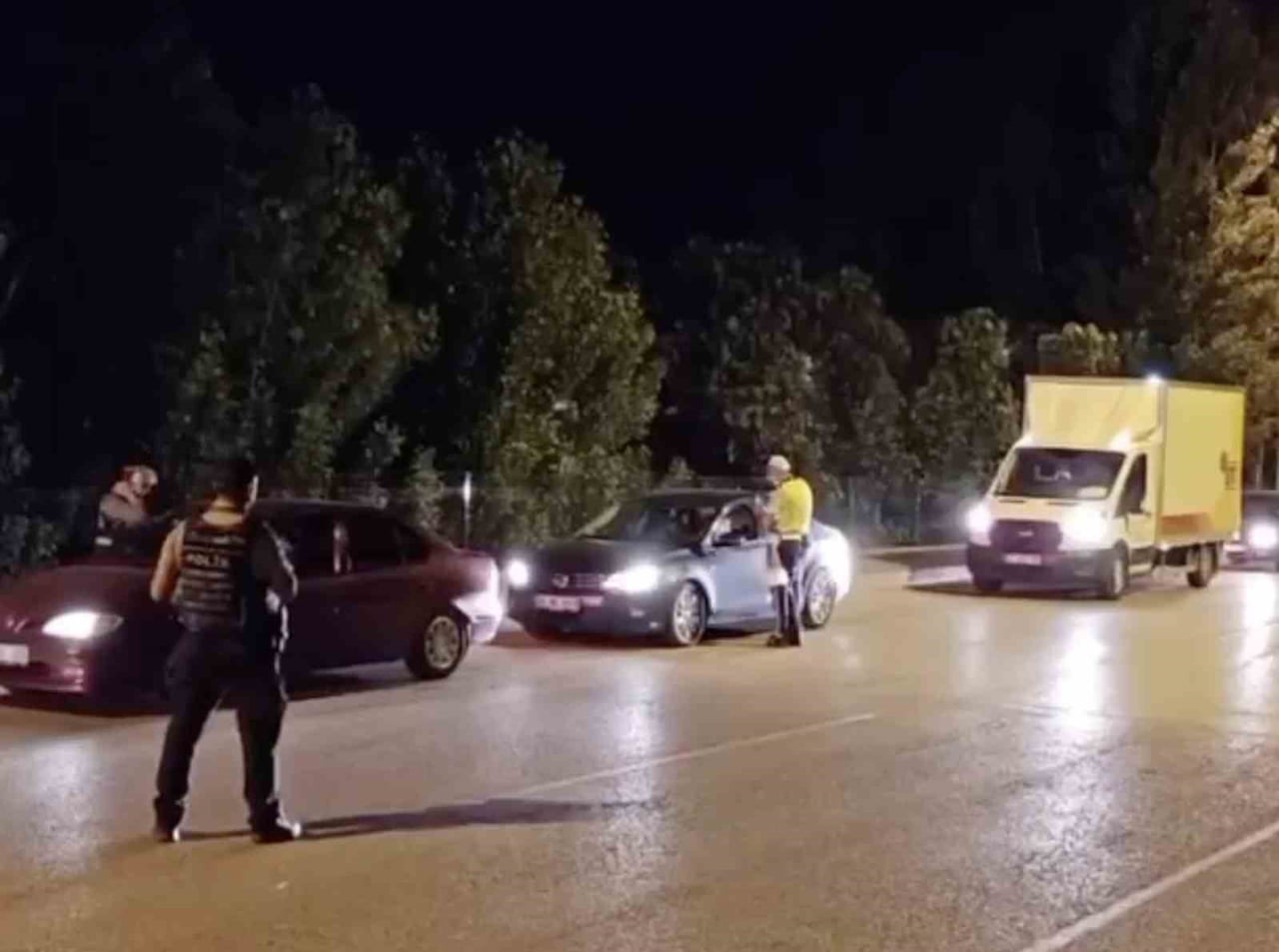KASTAMONU'NUN TAŞKÖPRÜ İLÇESİNDE POLİS EKİPLERİ TARAFINDAN GERÇEKLEŞTİRİLEN DENETİMLERDE 7 ARACA...