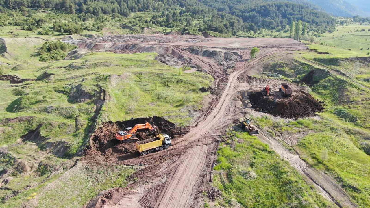 KASTAMONU'NUN TOSYA İLÇESİNDE KÖMÜR MADENİ ARAMA KAZISI SIRASINDA OLUŞAN HEYELANLAR, KÖYLERE KADAR...