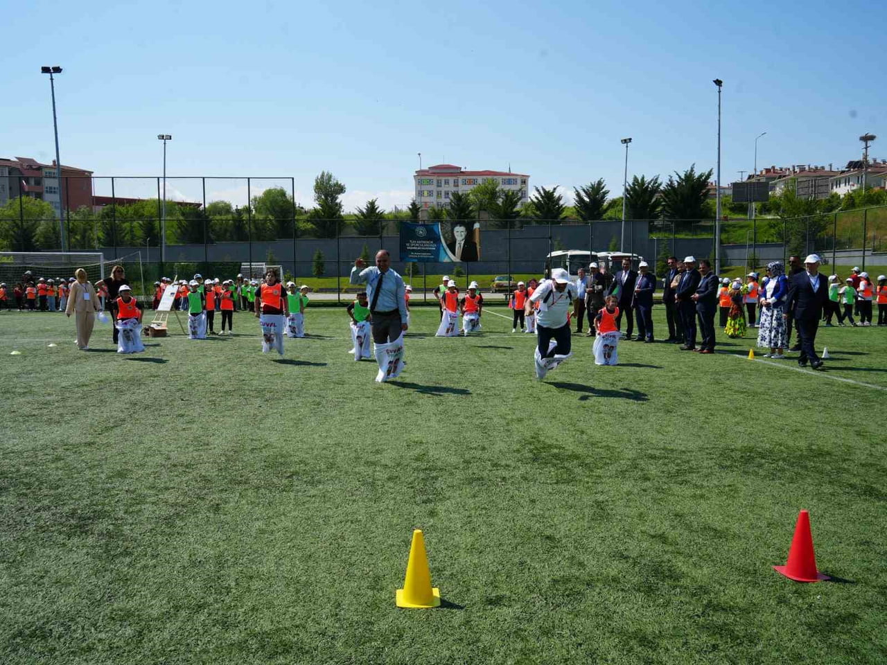 KASTAMONU’DA DÜZENLENEN ŞENLİKTE, ÇOCUKLUKLAR GELENEKSEL OYUNLAR OYNAYARAK GÖNÜLLERİNCE EĞLENDİ....