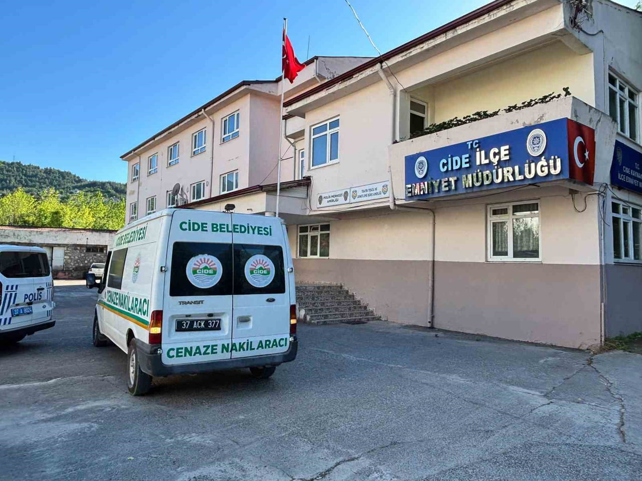 KASTAMONU’NUN CİDE İLÇESİNDE EMNİYET GÜÇLERİ TARAFINDAN YAPILAN KONTROLLER SIRASINDA TAHMİNEN 5...
