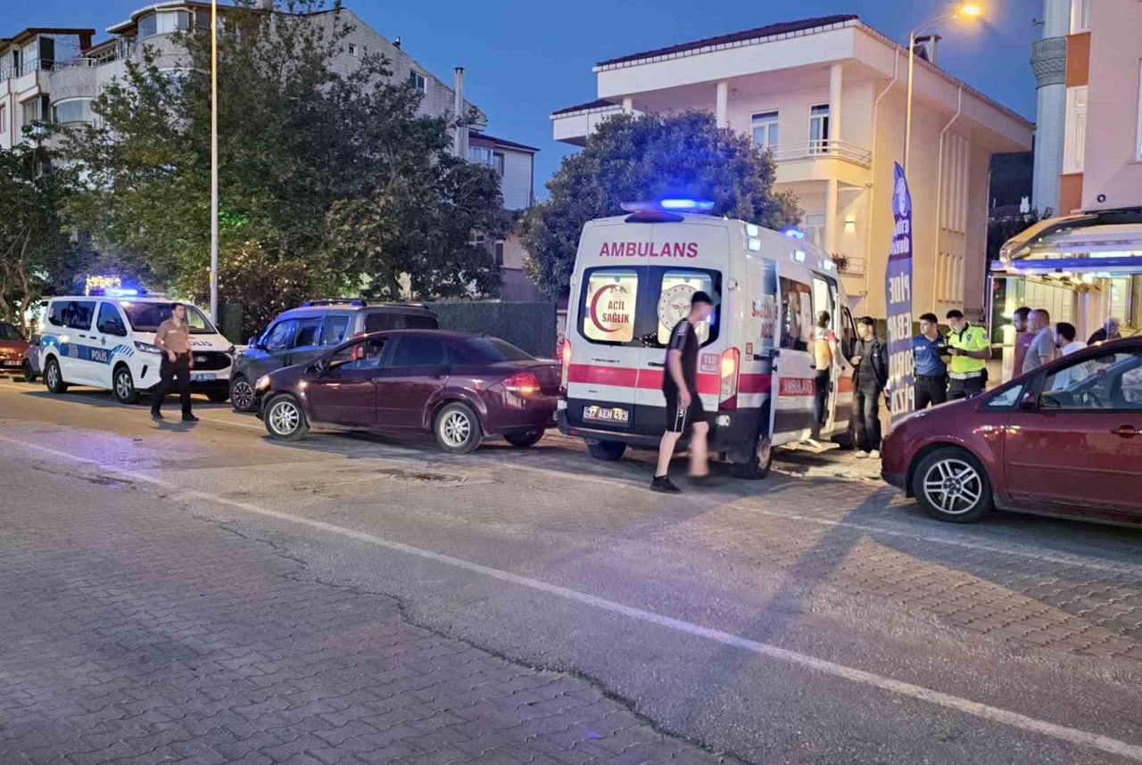 KASTAMONU’NUN CİDE İLÇESİNDE MOTOSİKLET İLE OTOMOBİL ÇARPIŞTI. KAZADA YARALANAN MOTOSİKLET...