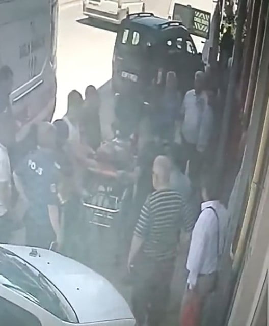 KASTAMONU’NUN İNEBOLU İLÇESİNDE KRİKOYLA KALDIRDIĞI OTOMOBİLİN ALTINA GİREN KAPORTA USTASI...