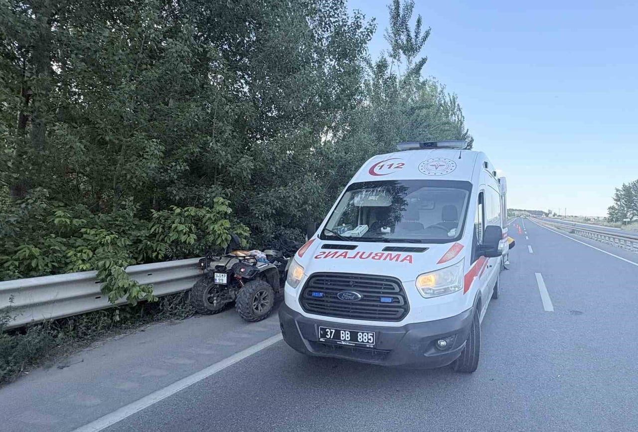 KASTAMONU’NUN TOSYA İLÇESİ D100 KARAYOLUNDA BARİYERLERE ÇARPAN ATV’NİN SÜRÜCÜSÜ...