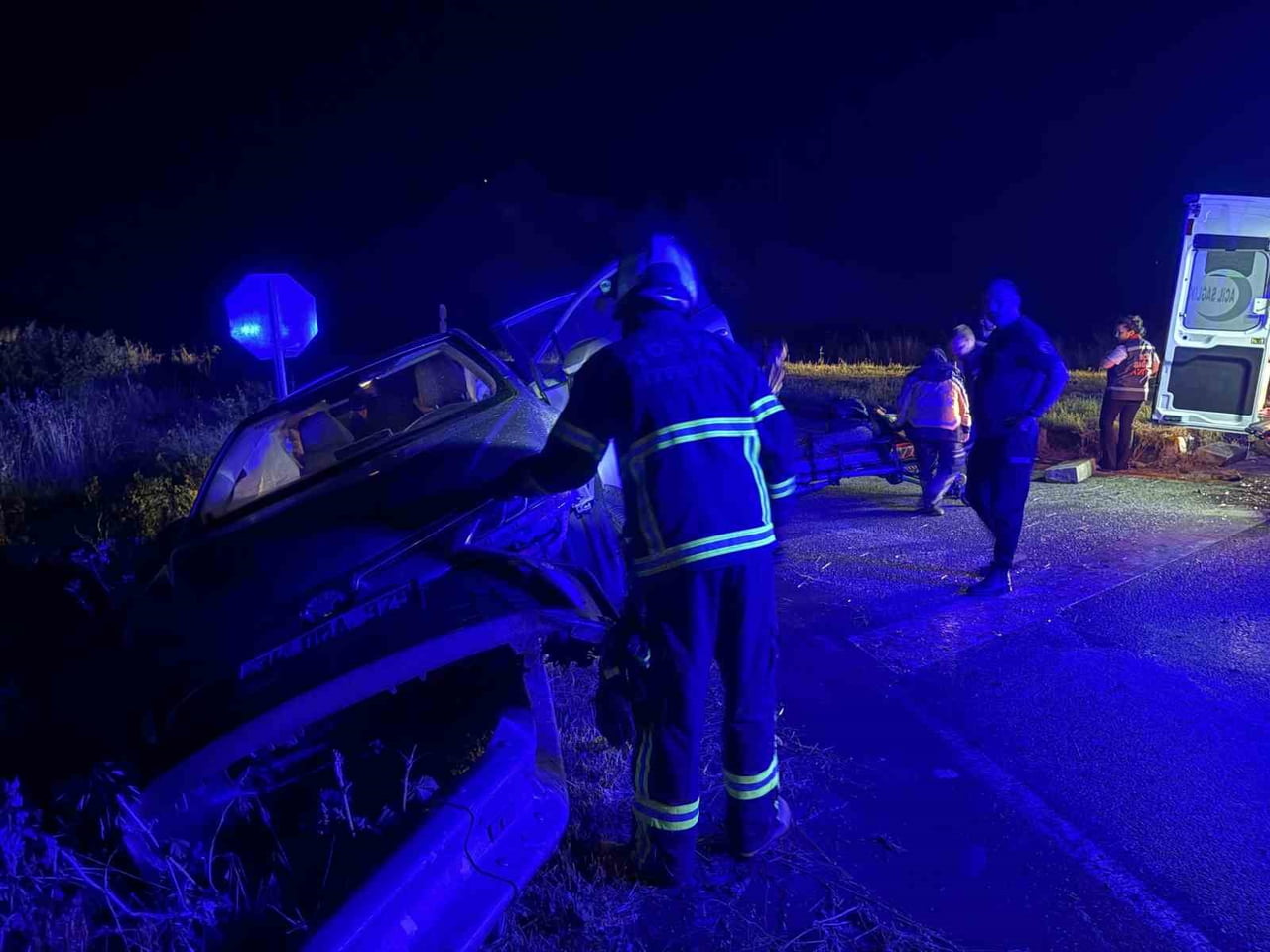 KASTAMONU’NUN TOSYA İLÇESİ D100 KARAYOLUNDA OTOMOBİLİN REFÜJE ÇARPMASI NETİCESİNDE MEYDANA GELEN...