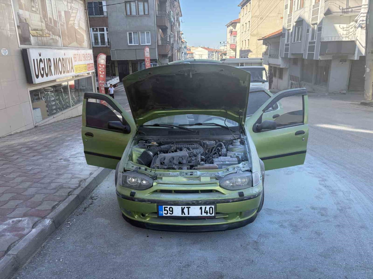 KASTAMONU’NUN TOSYA İLÇESİNDE PARK HALİNDEKİ ARAÇ, ELEKTRİK AKSAMINDAN KAYNAKLI ALEV ALDI. ARAÇTA...