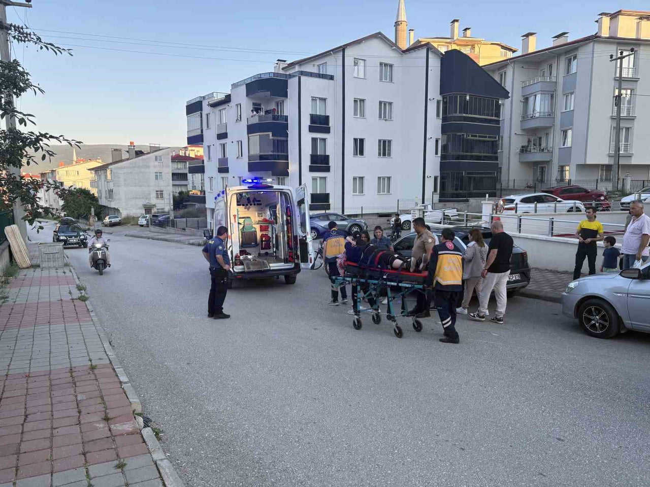 KASTAMONU’NUN TOSYA İLÇESİNDE ÜÇ TEKERLEKLİ ELEKTRİKLİ MOTOSİKLETTEN DÜŞEREK YARALANAN SÜRÜCÜ...