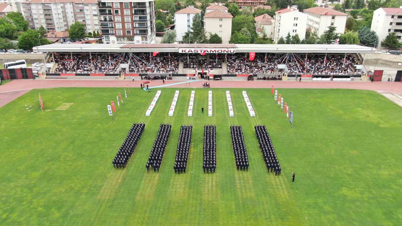KASTAMONU POLİS MESLEK YÜKSEKOKULUNDA İKİ YILLIK EĞİTİMLERİNİ TAMAMLAYAN 479 POLİS ADAYI...