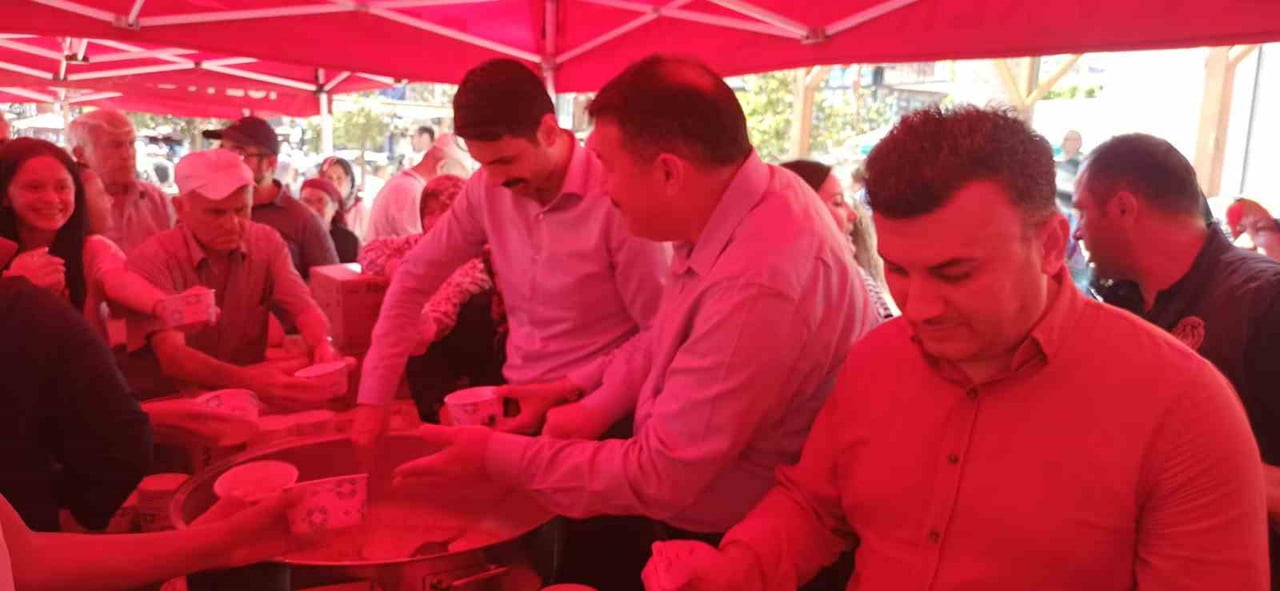 KATILIMCILARA YAKLAŞIK 7 BİN ADET KASE AŞURE İKRAMINDA BULUNULDU