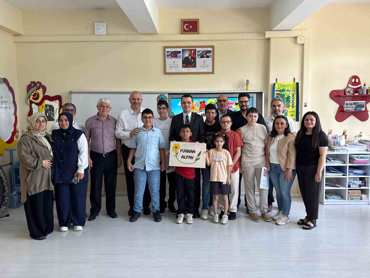 KAYMAKAM FURKAN ALPAY VE ÇİLİMLİ BELEDİYE BAŞKANI YILMAZ YILDIZ KARNE DAĞITIM TÖRENİNE...