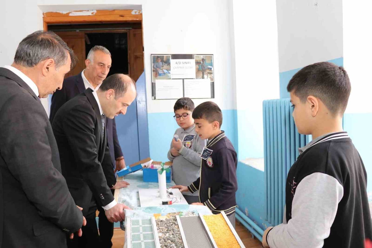 KAYMAKAM MUSTAFA ÇELİK STANTLARI GEZDİ
