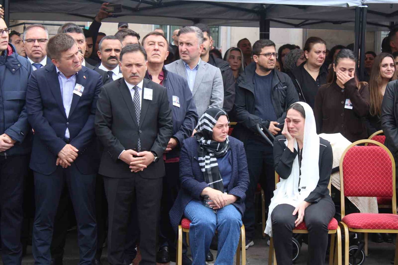 KAYSERİ'DE GEÇİRDİĞİ KALP KRİZİ SONRASI HAYATINI KAYBEDEN VALİ YARDIMCISI ŞENOL ESMER İÇİN TÖREN...