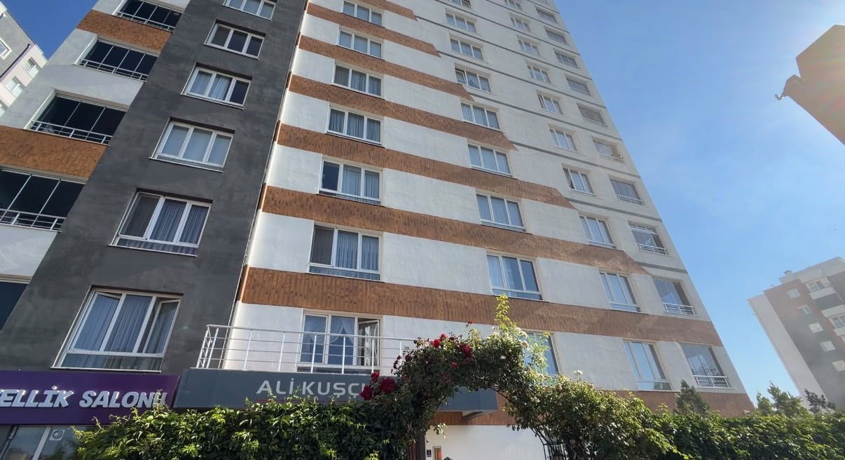 KAYSERİ'NİN KOCASİNAN İLÇESİNDE 12 KATLI BİR BİNANIN GÖREVLİ DAİRESİNDE ÇIKAN YANGIN PANİĞE NEDEN...