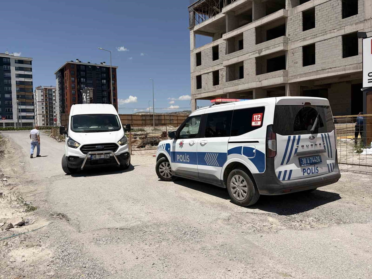 KAYSERİ'NİN KOCASİNAN İLÇESİNDE İNŞAATIN 4. KATINDAN HAVALANDIRMA BOŞLUĞUNA DÜŞEN İŞÇİ AĞIR...