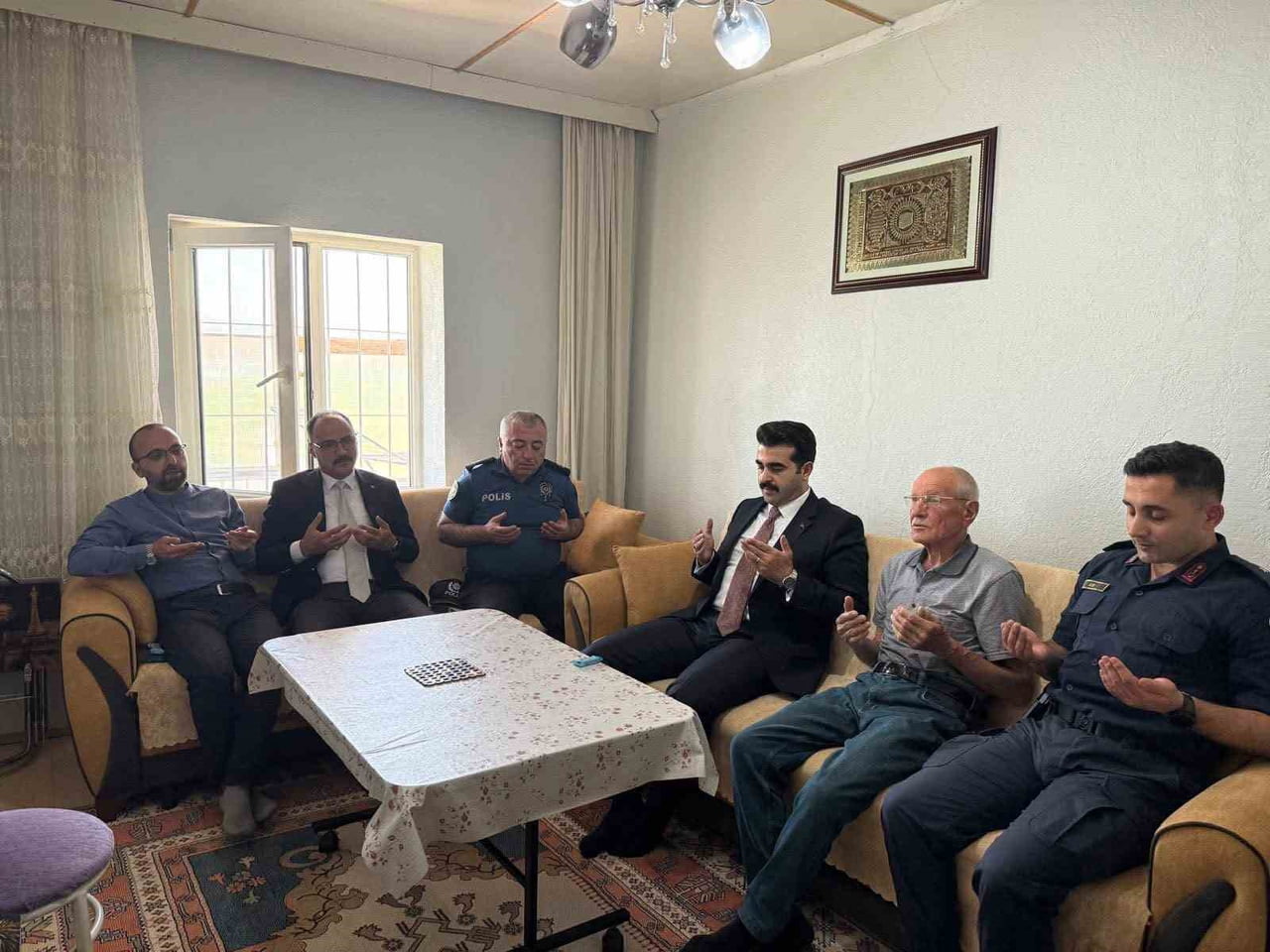 KAYSERİ'NİN TOMARZA İLÇESİNDE YAŞAYAN ŞEHİT BABALARI, KAYMAKAMI SELİM ESER VE KURUM AMİRLERİ...