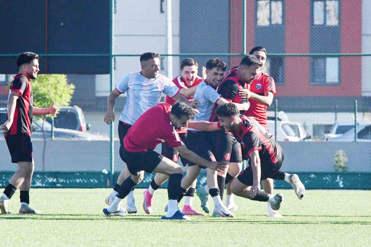 KAYSERİ 2. AMATÖR KÜME PLAY-OFF FİNAL MAÇINDA AMBAR KIZILIRMAKSPOR RAKİBİ SARIZ ANADOLUSPOR’U 3-2...