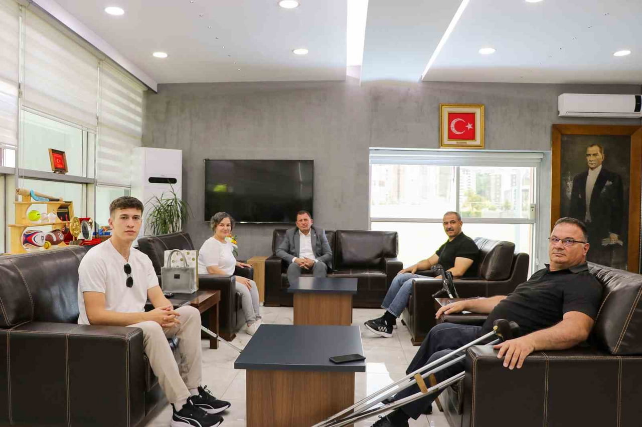 KAYSERİ BEDENSEL ENGELLİLER SPOR KULÜBÜ YÖNETİCİ VE SPORCULARI, GENÇLİK VE SPOR İL MÜDÜRÜ ALİ...