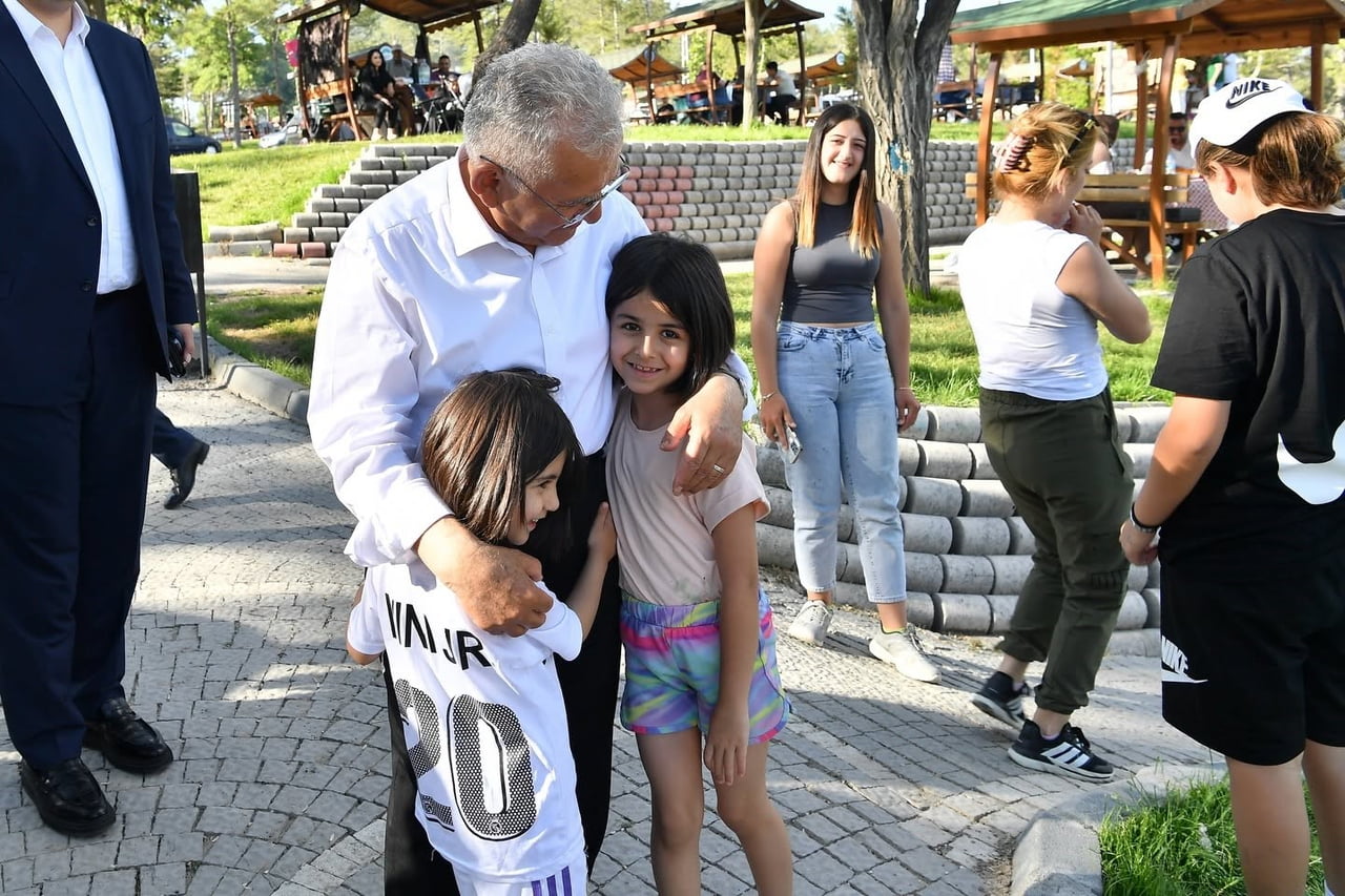 KAYSERİ BÜYÜKŞEHİR BELEDİYE BAŞKANI DR. MEMDUH BÜYÜKKILIÇ, BÜYÜKŞEHİR BELEDİYESİ TARAFINDAN...