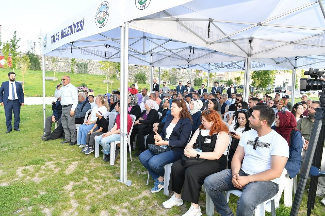 KAYSERİ BÜYÜKŞEHİR BELEDİYE BAŞKANI DR. MEMDUH BÜYÜKKILIÇ, TALAS’TA DÜZENLENEN 'VATANDAŞ SORUYOR...
