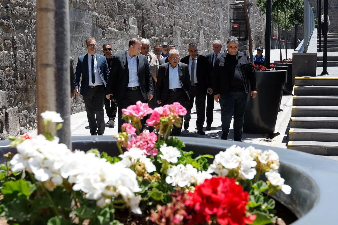 KAYSERİ BÜYÜKŞEHİR BELEDİYE BAŞKANI DR. MEMDUH BÜYÜKKILIÇ; TARİHİ KAYSERİ KALESİ’NDE ÇOCUKLAR VE...