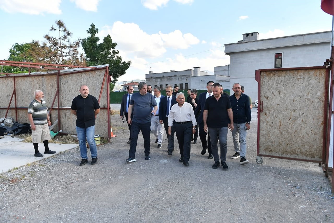 KAYSERİ BÜYÜKŞEHİR BELEDİYE BAŞKANI DR. MEMDUH BÜYÜKKILIÇ, TARİHİ KAYSERİ MAHALLESİ’NDE DEVAM EDEN...