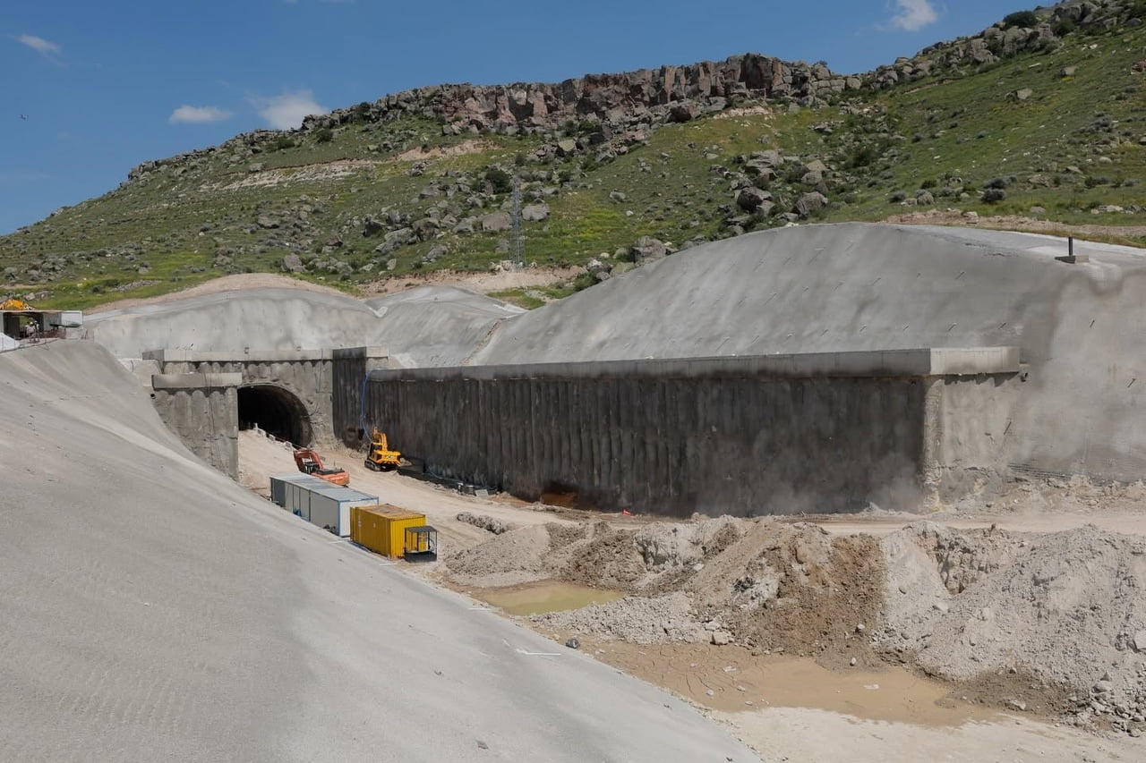 KAYSERİ BÜYÜKŞEHİR BELEDİYE BAŞKANI DR. MEMDUH BÜYÜKKILIÇ, TBMM MİLLİ SAVUNMA KOMİSYONU BAŞKANI VE...