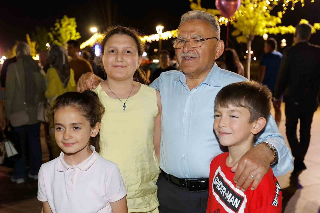 KAYSERİ BÜYÜKŞEHİR BELEDİYE BAŞKANI DR. MEMDUH BÜYÜKKILIÇ; VATANDAŞLARLA DOĞRUDAN İLETİŞİMİ ESAS...