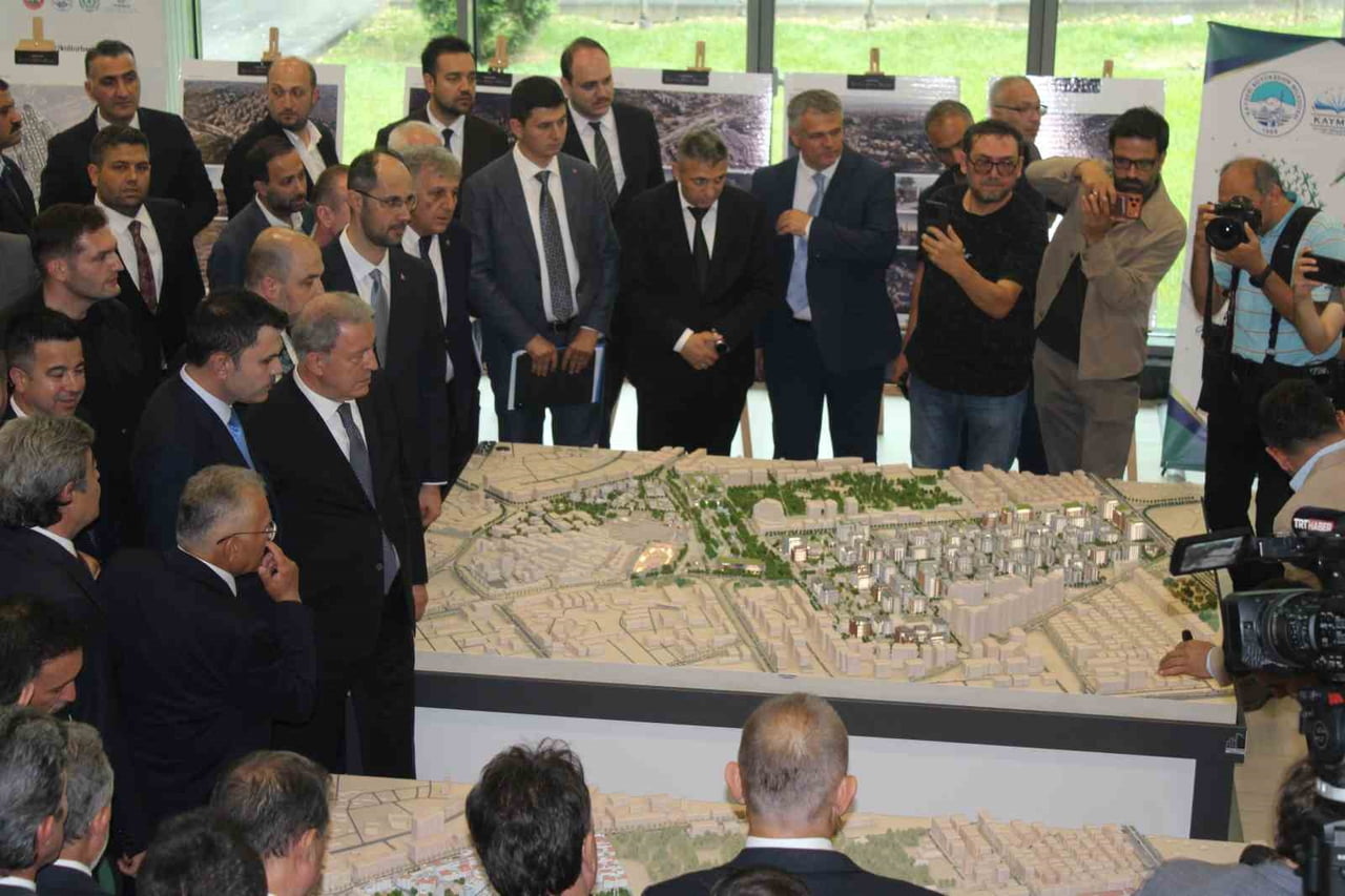 KAYSERİ BÜYÜKŞEHİR BELEDİYE BAŞKANI MEMDUH BÜYÜKKILIÇ İLE İLÇE BAŞKANLARI TARAFINDAN KARŞILANAN...
