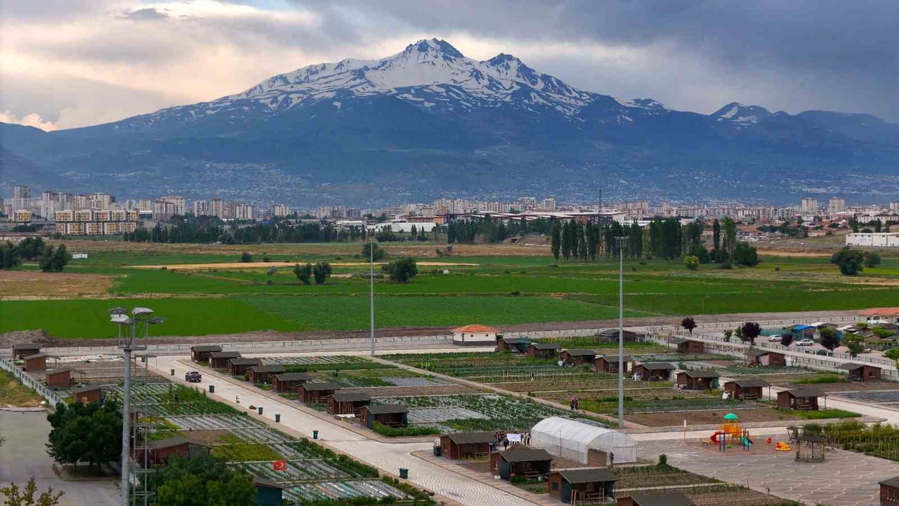 KAYSERİ BÜYÜKŞEHİR BELEDİYESİ DOĞAN ÜRÜNLER BAHÇESİ, ‘ZİRVEDE ÇÖZÜM: DOĞA İLE GELECEĞİ TASARLAMAK’...