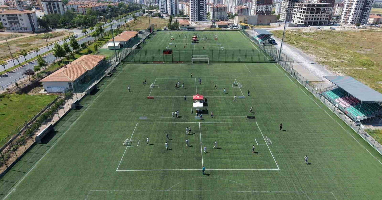 KAYSERİ’DE DÜZENLENEN 5X5 FUTBOL GENÇLİK KUPASI BÖLGE FİNALİ MÜSABAKALARI, ERKİLET MEHMET...