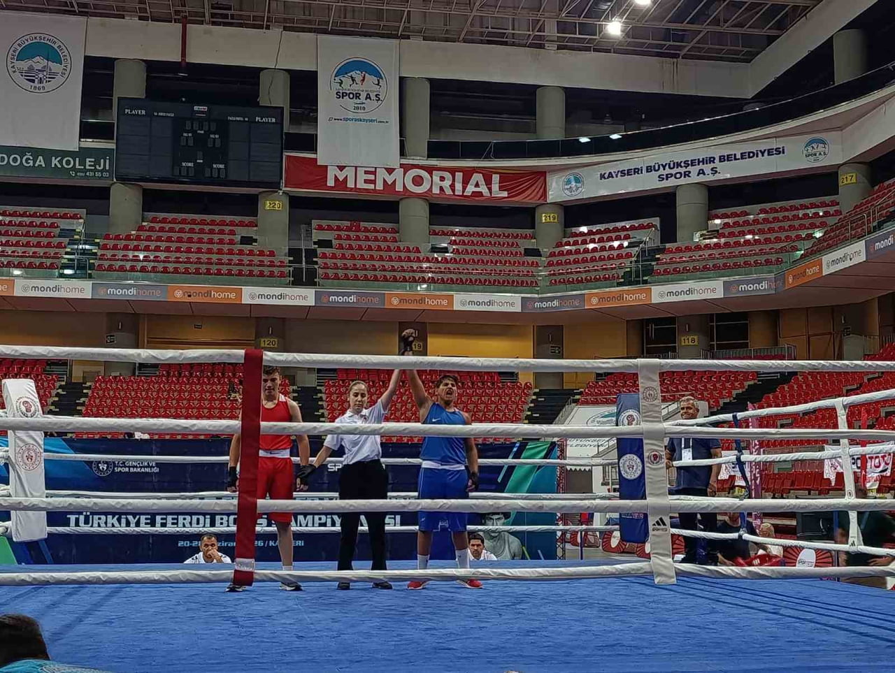 KAYSERİ’DE DÜZENLENEN U15 ALT MİNİKLER TÜRKİYE BOKS ŞAMPİYONASI’NDA RİNGE ÇIKAN ŞIRNAKLI SPORCU...