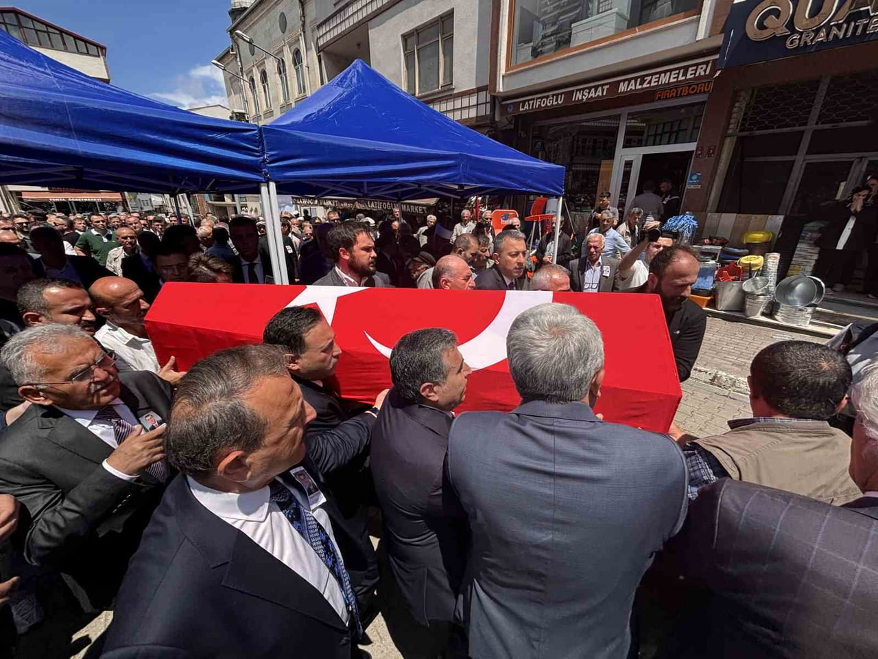 KAYSERİ’DE GEÇİRDİĞİ KALP KRİZİ SONUCU HAYATINI KAYBEDEN VALİ YARDIMCISI ŞENOL ESMER (59)...