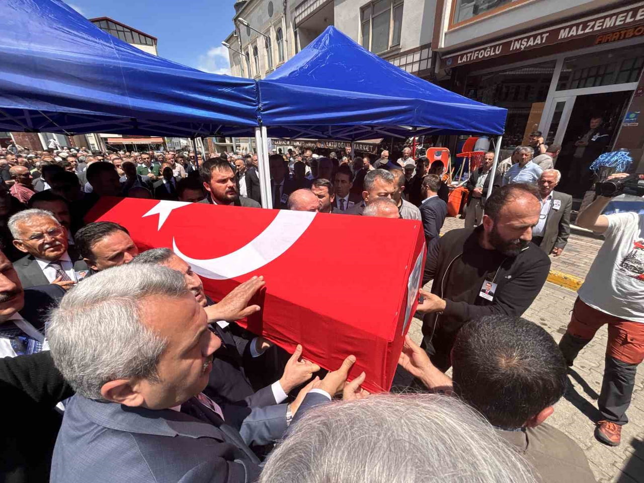 KAYSERİ’DE GEÇİRDİĞİ KALP KRİZİ SONUCU HAYATINI KAYBEDEN VALİ YARDIMCISI ŞENOL ESMER (59)...