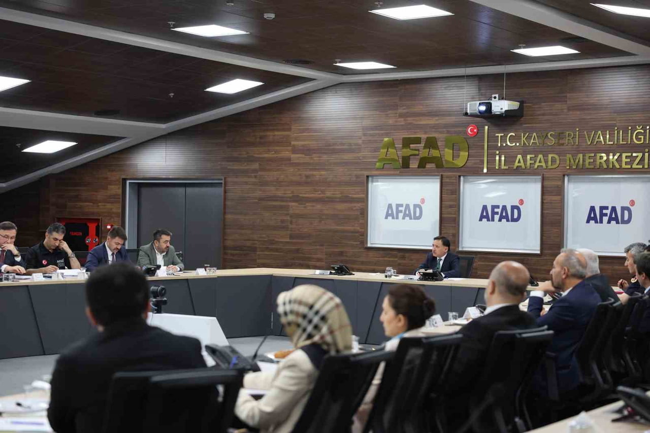 KAYSERİ’DE KURUM MÜDÜRLERİ DEĞERLENDİRME TOPLANTISI, VALİ GÖKMEN ÇİÇEK BAŞKANLIĞINDA...