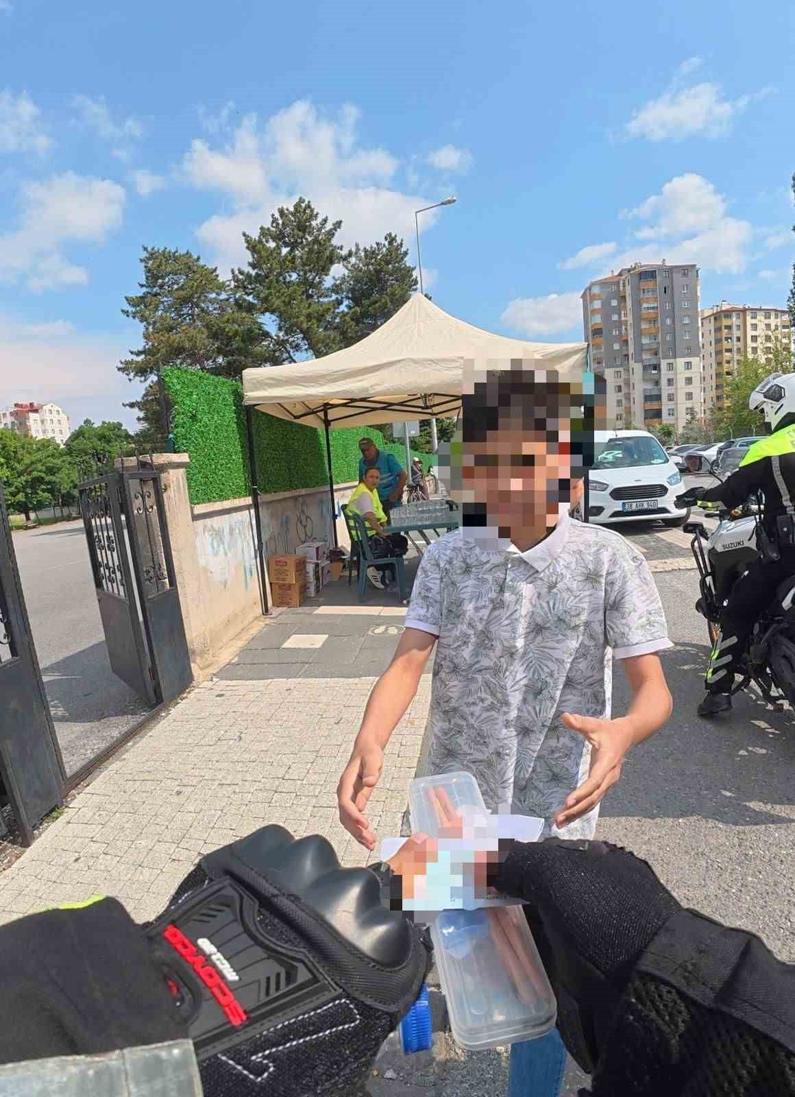 KAYSERİ’DE LİSELERE GEÇİŞ SİSTEMİ (LGS) SINAVINA GİRECEĞİ OKULU KARIŞTIRAN ÖĞRENCİNİN YARDIMINA...