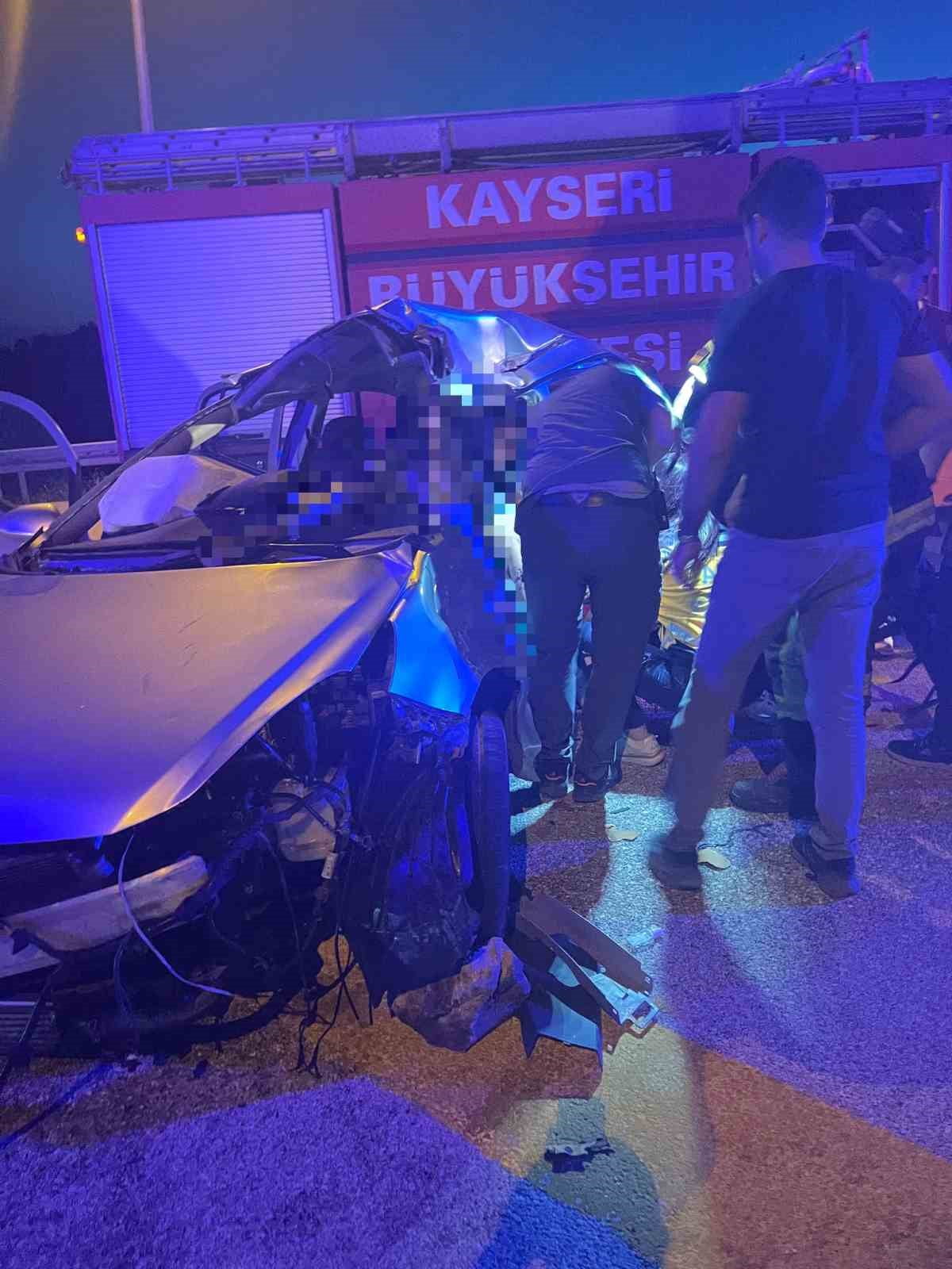 KAYSERİ-DEVELİ KARAYOLU’NDA HAFİF TİCARİ ARAÇ İLE OTOMOBİLİN ÇARPIŞTIĞI TRAFİK KAZASINDA 1 KİŞİ...